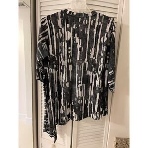 Irina Schrotter Viscose BL Women's Top L Black/White Text/Vertical Asym Hem A+